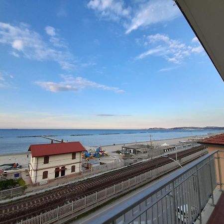 פלקונרה מריטימה Appartamento Fronte Mare מראה חיצוני תמונה
